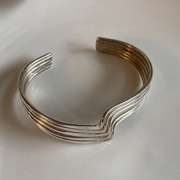 Silver wave cuff bracelet, adjustable sizing - Picture 4 of 5